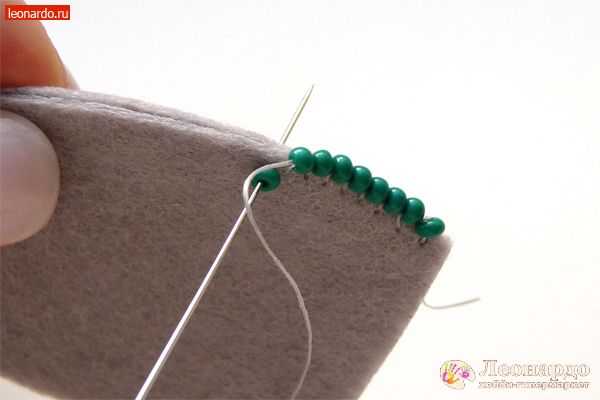 Обшить брошь бисером. Окантовка броши из бисера. Обшивание края бисером. Обшить край броши. Брошь обшивка края.